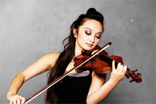 female violin player udaipur