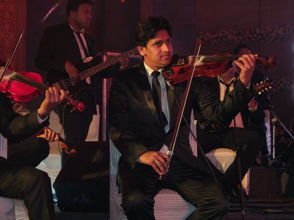 male violin player udaipur